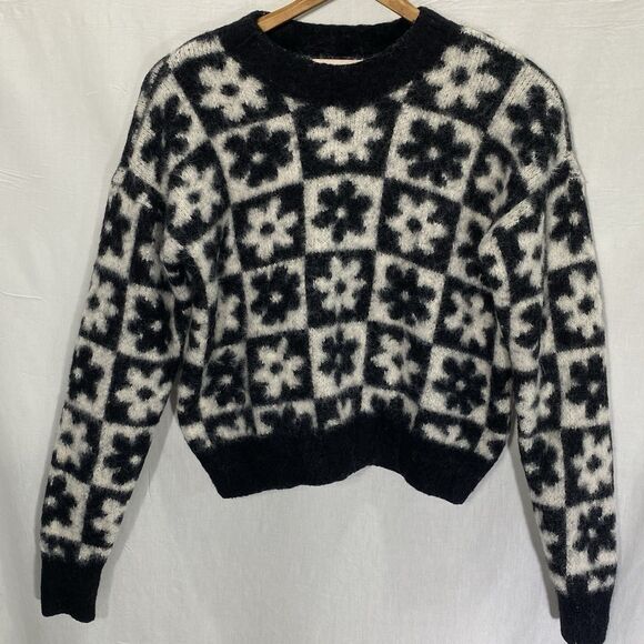 SO Fuzzy Floral Sweater Cropped Pullover Soft Thick Knit Womens M Black White - Picture 2 of 9